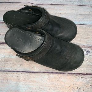 Woman’s sanita size 9 clogs